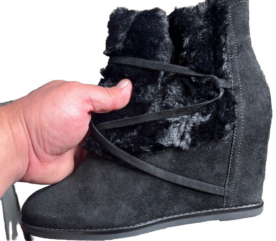 Johnston & Murphy Size 8.5 Brynn Fur Cuff Blk Sde/Black Faux Fur/