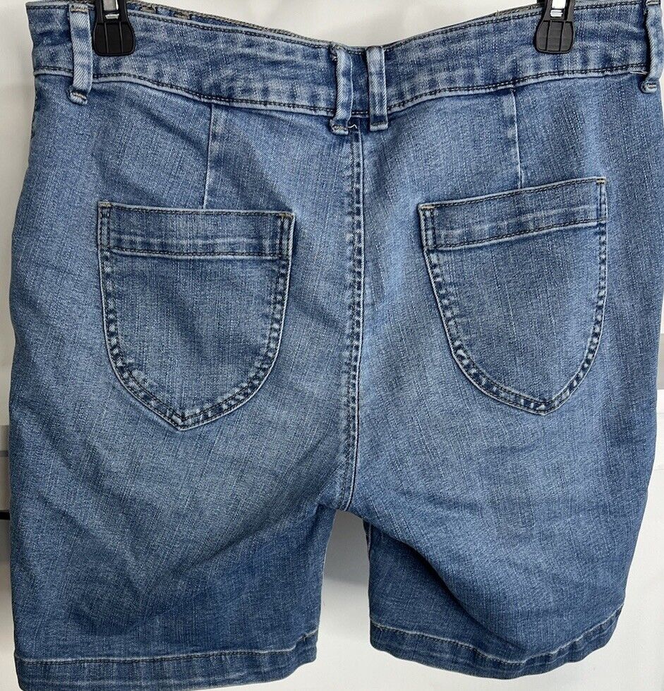 Lee Regular Fit Mid Rise Shorts