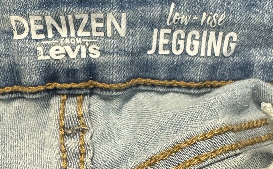 Levi’s Deizen low rise straight crop Jeans size 3/26
