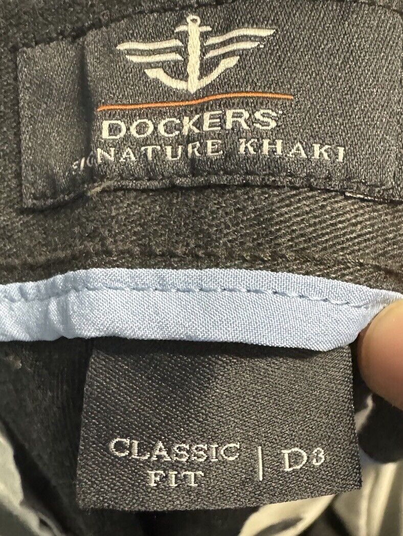 Docker's Men's Classic Fit Signature Khaki Pants 34 x 32