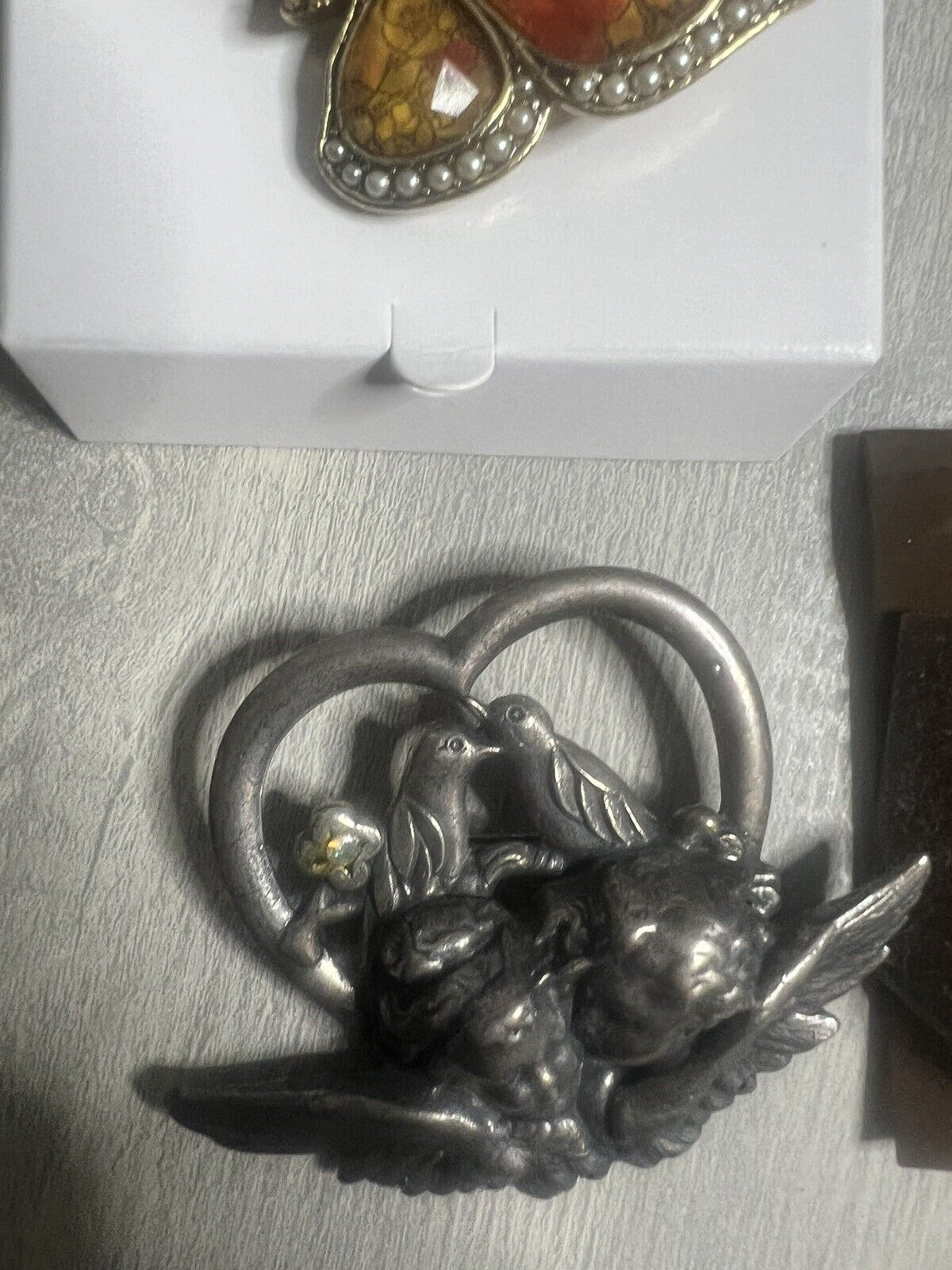 (3)Liz Claiborne Pin Brooch (1)Ali Khan (1)Monet And A Bunch Of Different Ones