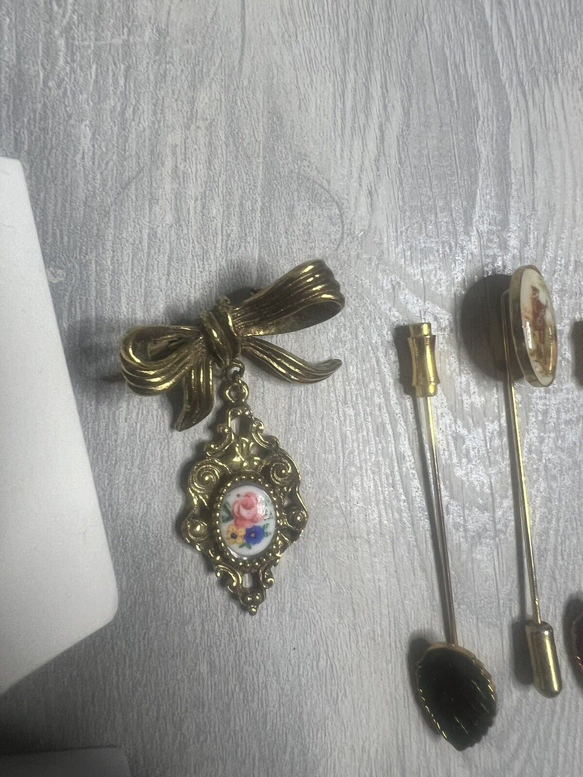 (3)Liz Claiborne Pin Brooch (1)Ali Khan (1)Monet And A Bunch Of Different Ones