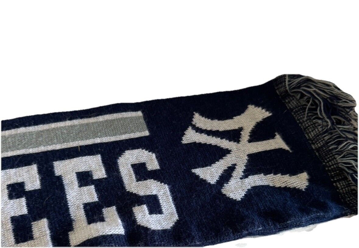 Forever Collectibles New York Yankees Genuine Merchandise Knit Logo Scarf