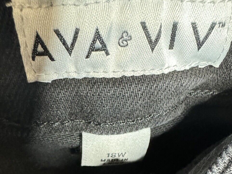 Ava & Viv Bermuda Shorts Womens Size 18 High Rise Relaxed Med Denim Jean