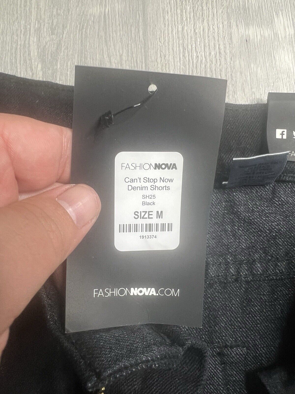 Fashion Nova size Medium denim shorts new Black