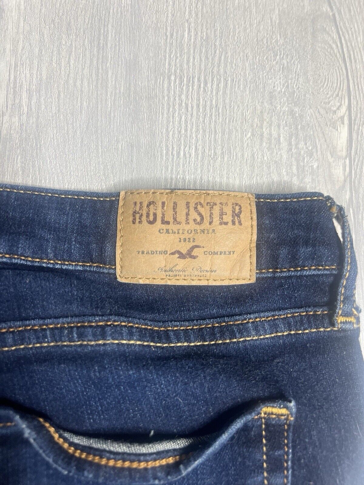 (2) Hollister Women’s Stretch Size 7 W28 Medium Wash Denim