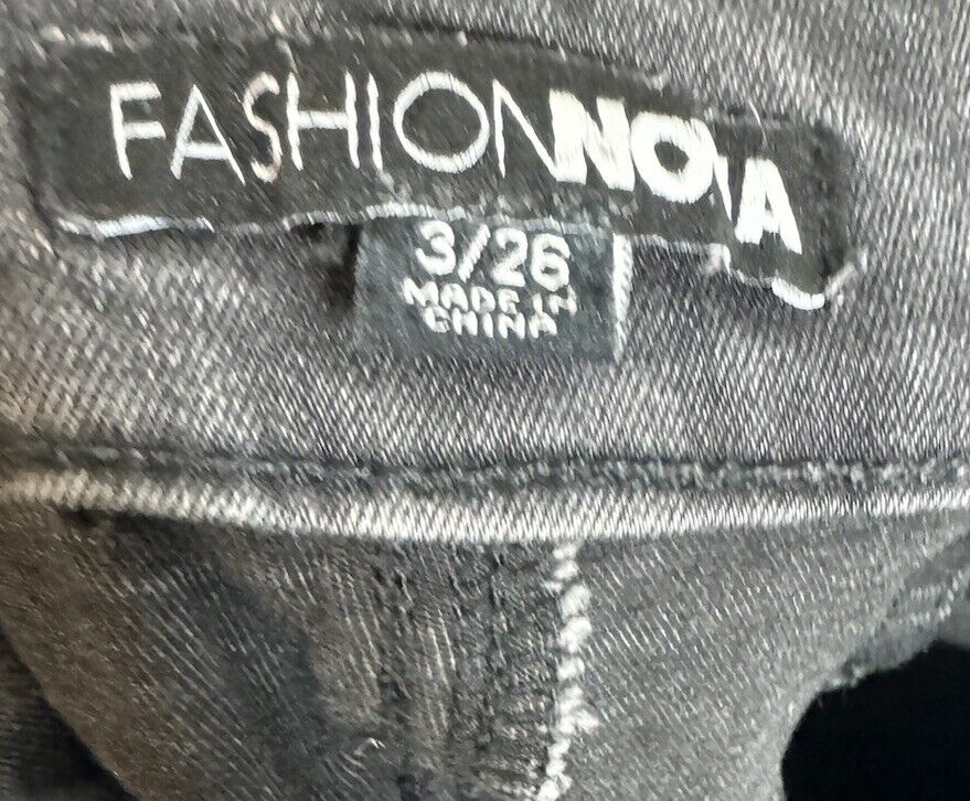 Fashion Nova Women's Juniors Size 3/26 Stretch Denim Jean