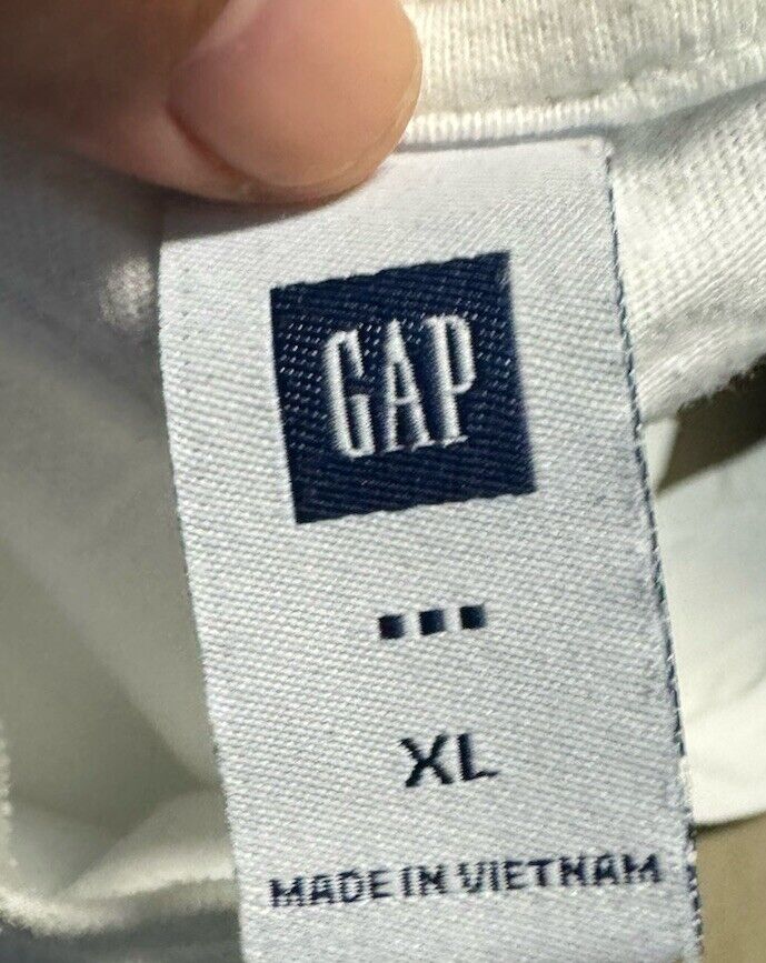 GAP--NEW YORK CITY--size XL