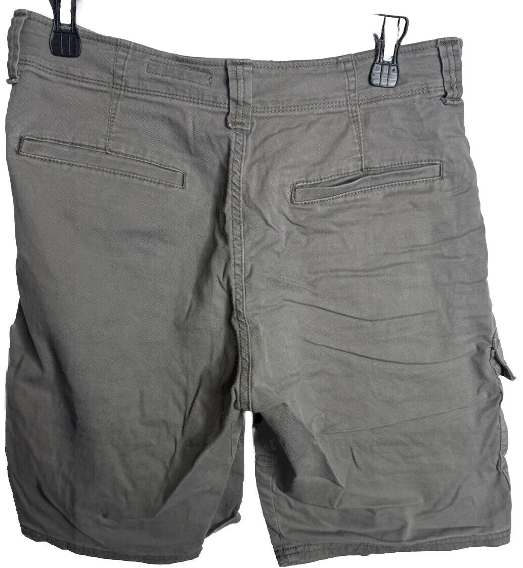 Wrangler Shorts Cargo Khaki Originals EST 1947 men’s size 32