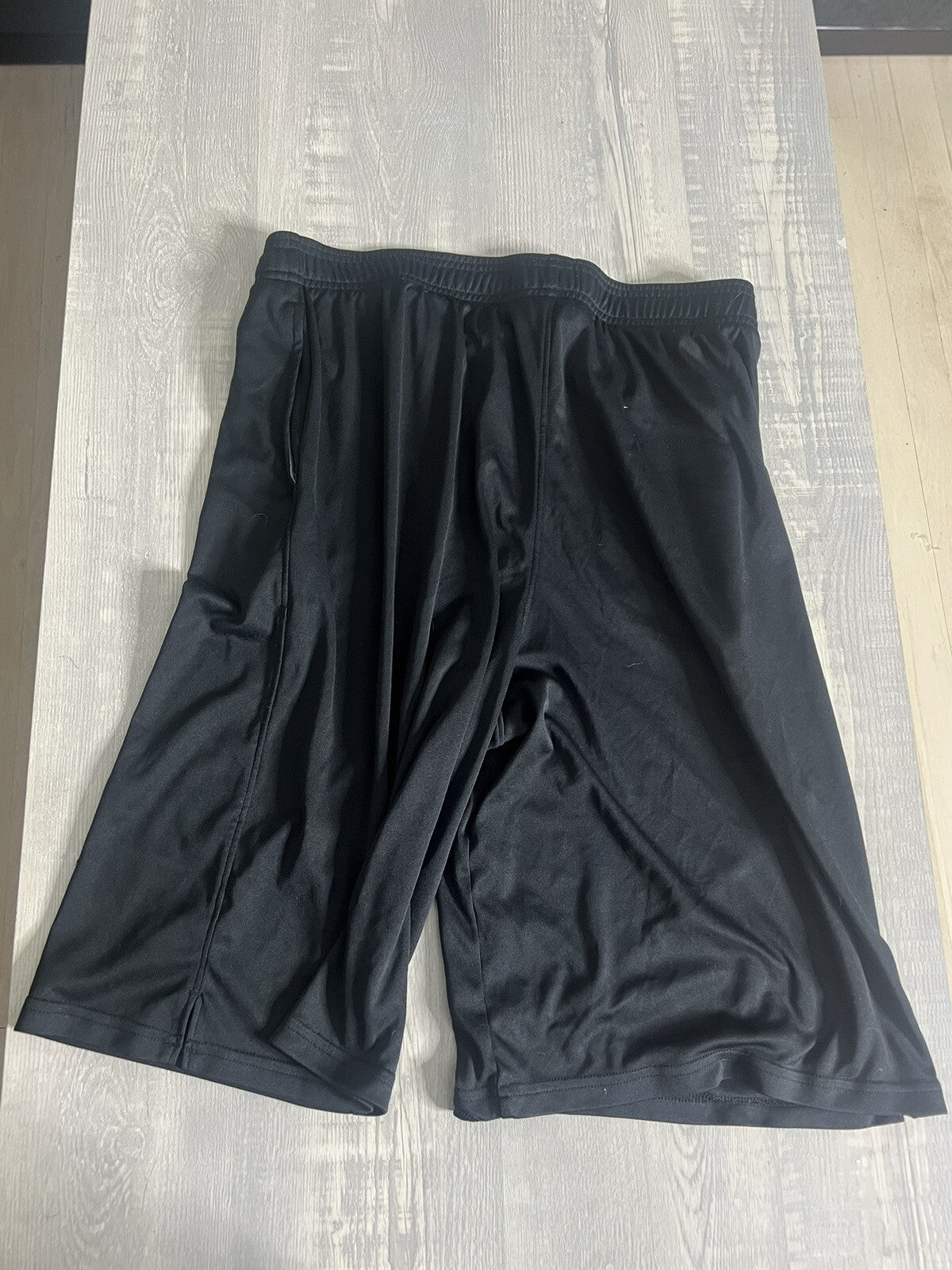 Under armour youth athletic loose shorts size YXL black And Yellow