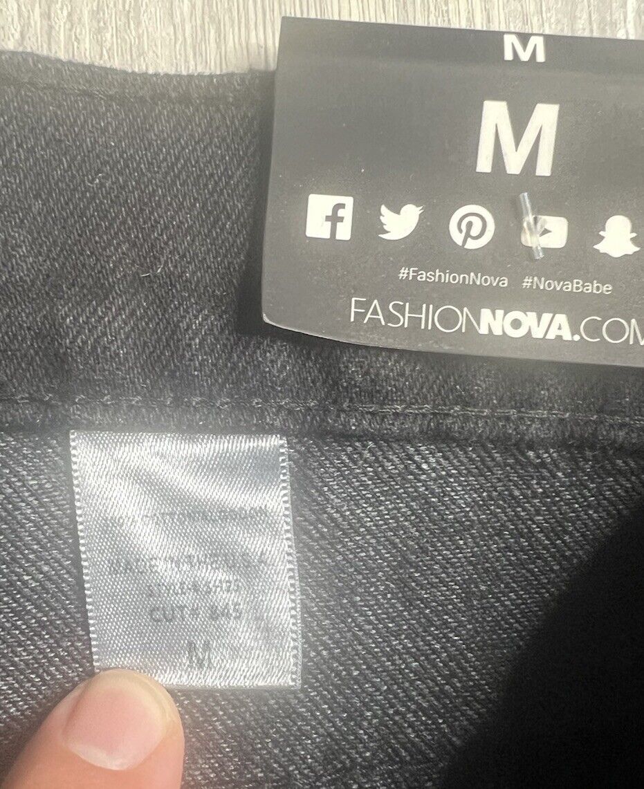 Fashion Nova size Medium denim shorts new Black