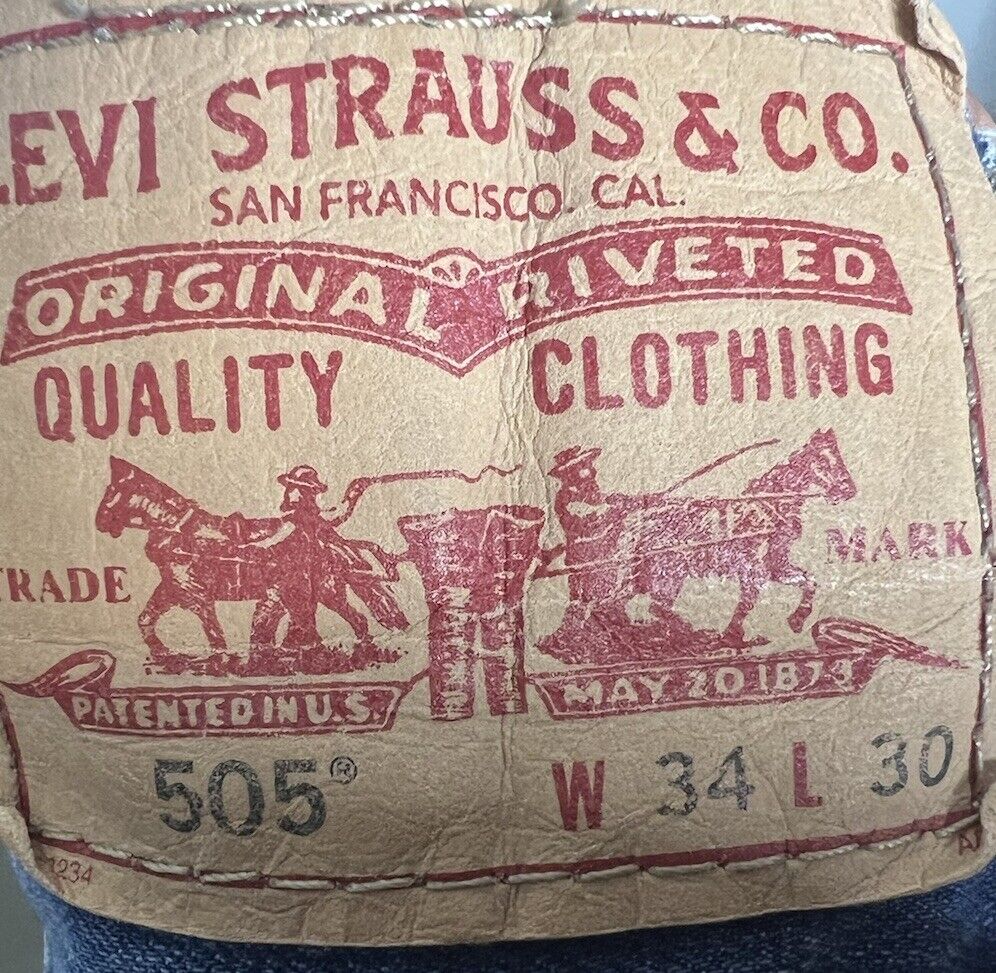 Vintage Levi's 505 Regular Fit Jeans Men's Size 34 X 30 Blue