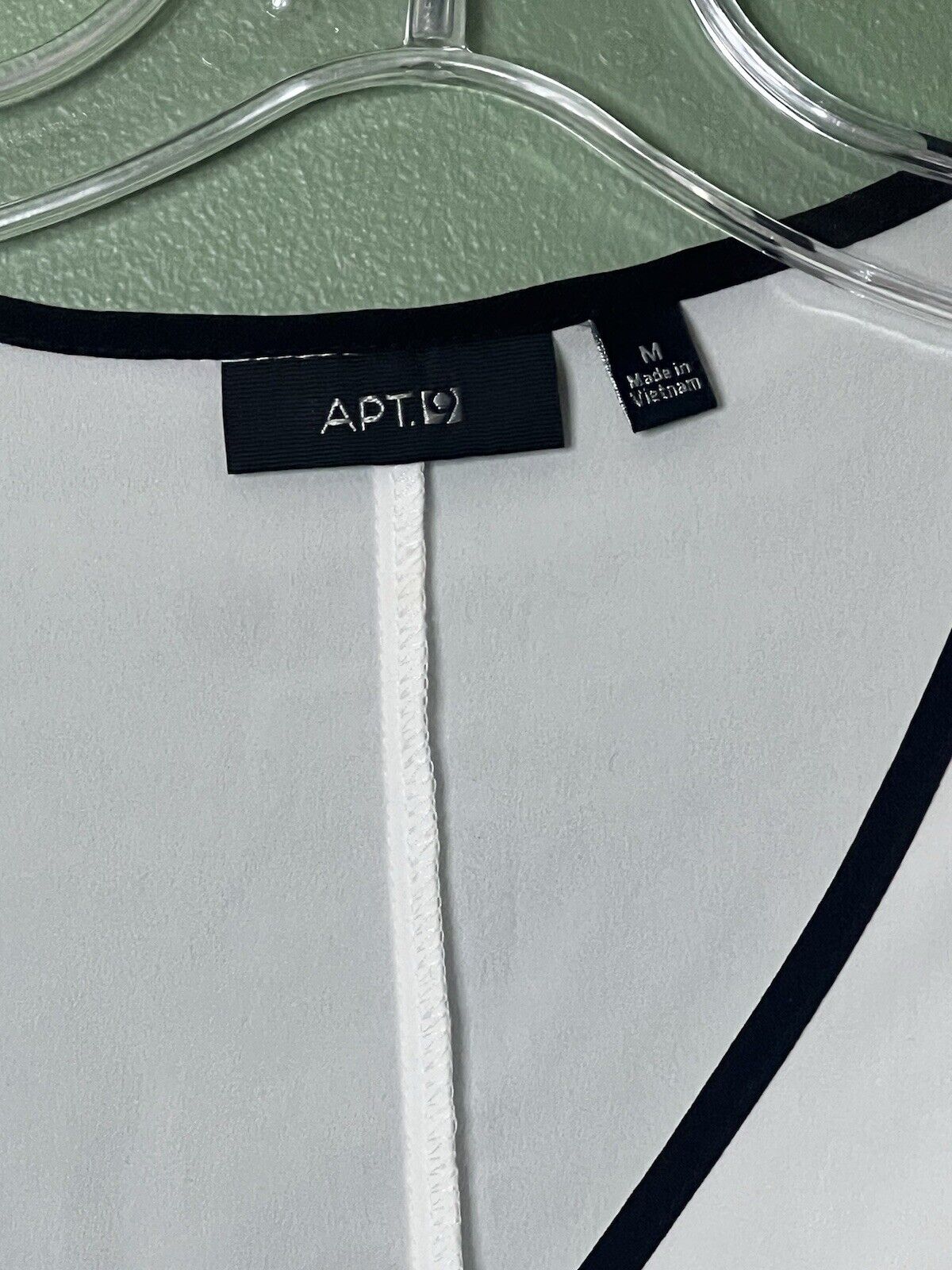 Apt 9 Blouse Size M White, Sleeveless
