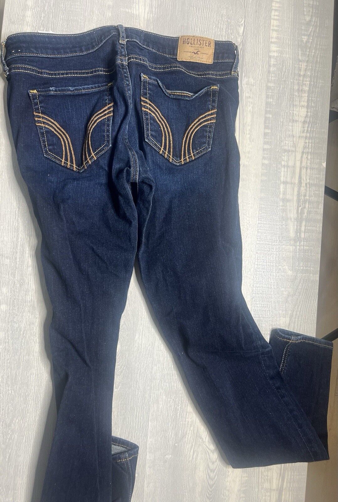 (2) Hollister Women’s Stretch Size 7 W28 Medium Wash Denim