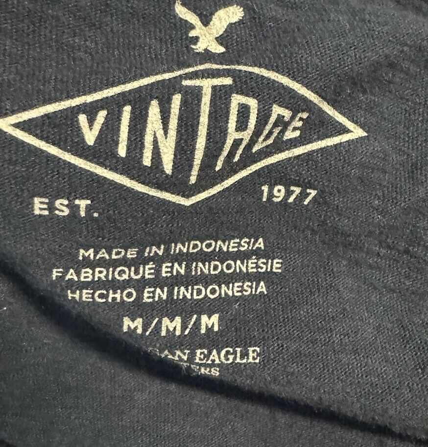 American Eagle tshirt mens Medium navy blue long sleeve