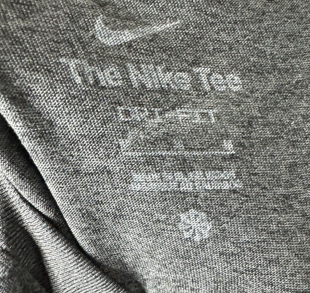 Nike Men's Short Sleeve Tee Dri-Fit Size Medium The Nike Tee
