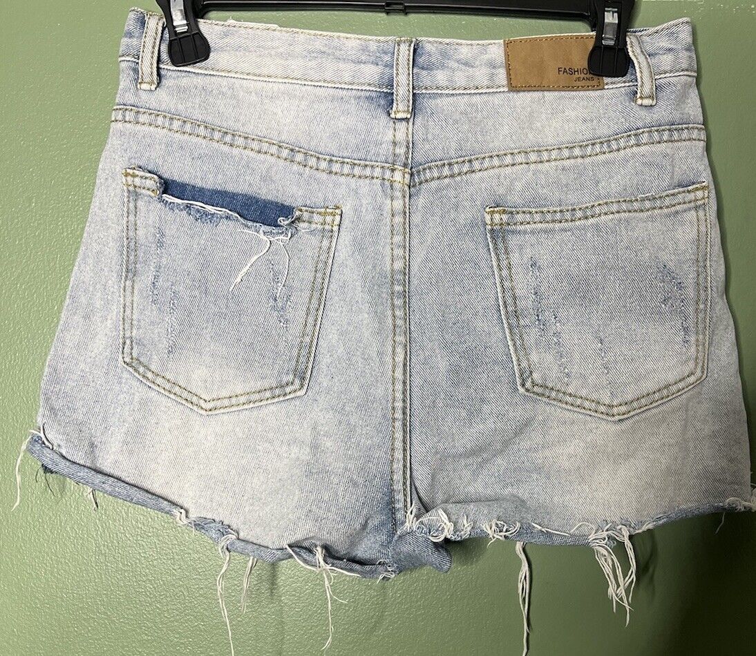 Fashion Jean Women's Sz. 28 Light wash denim Jean Shorts