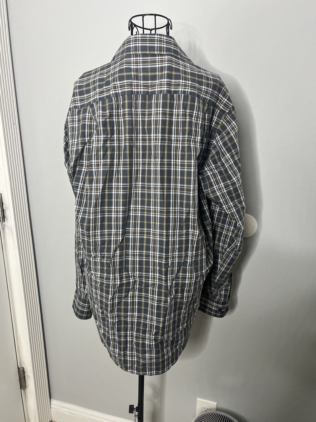 Kirkland Signature Mens Tradional Fit Button Down Dress Shirt Sz 15 32/33, (2)