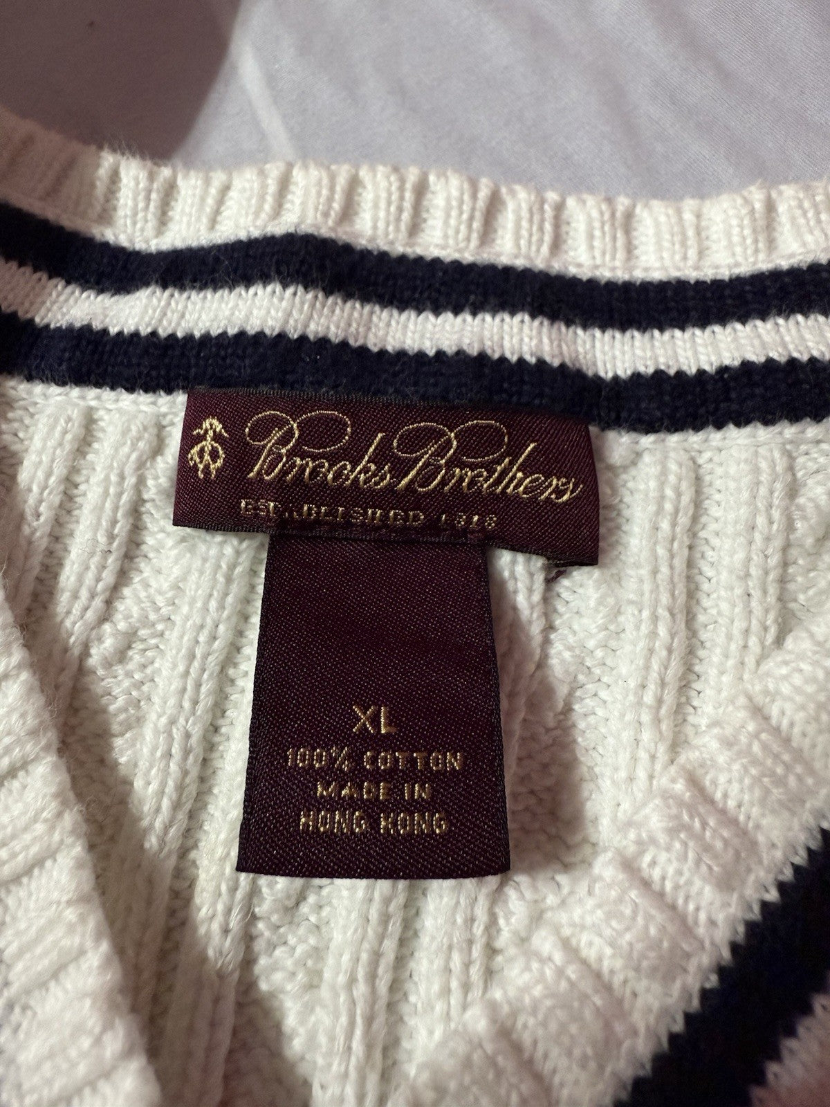 Brooks Brothers vest Men’s Size XL, Rare find High Quality Material, Great deal