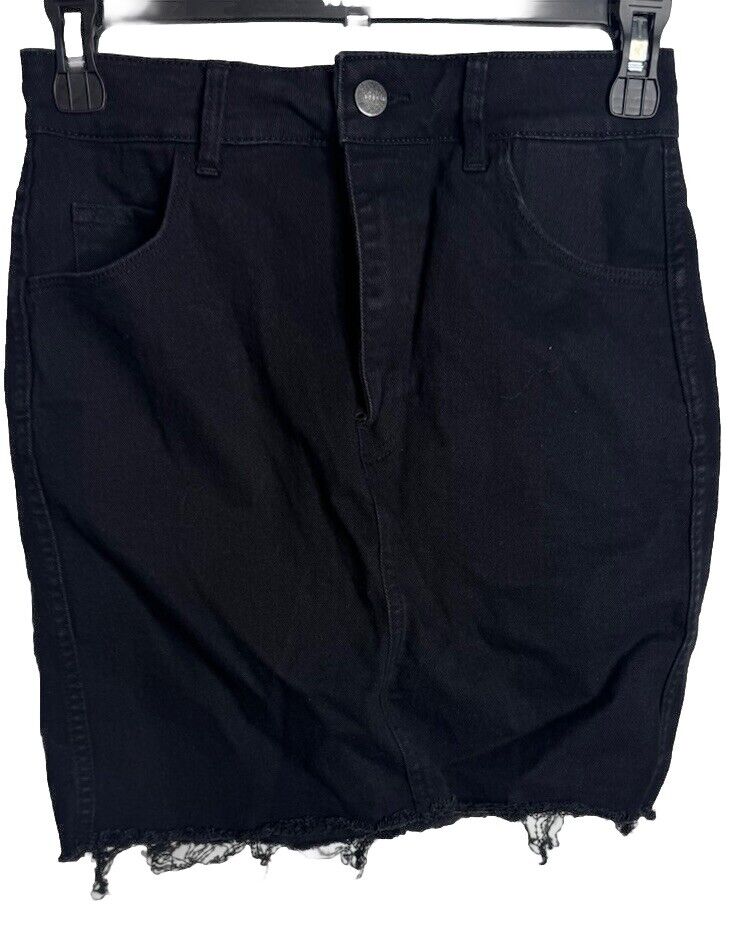H&M Skirt, fits US size 2,