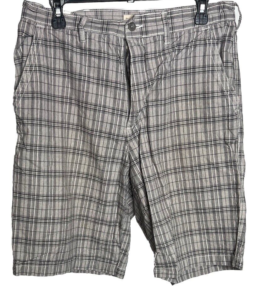 Perry Ellis Flat front shorts Size 32
