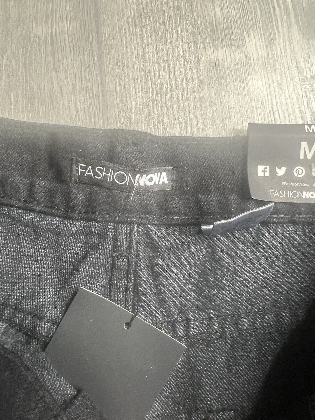 Fashion Nova size Medium denim shorts new Black