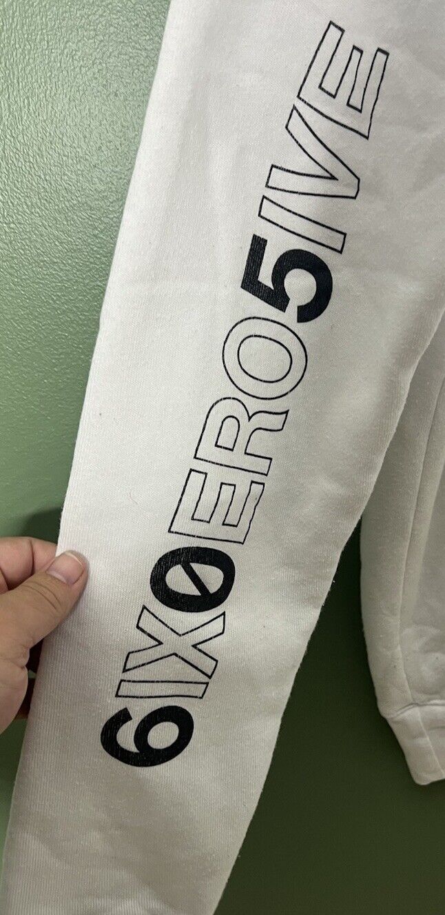 605 Sweater Size Medium White
