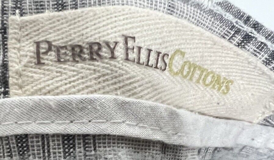 Perry Ellis Flat front shorts Size 32