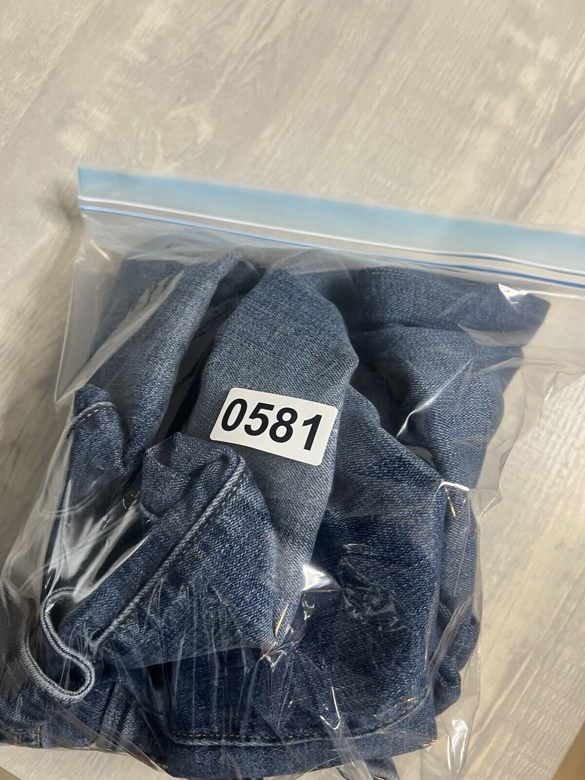 Levis women's mid rise Skinny blue jeans size 6,