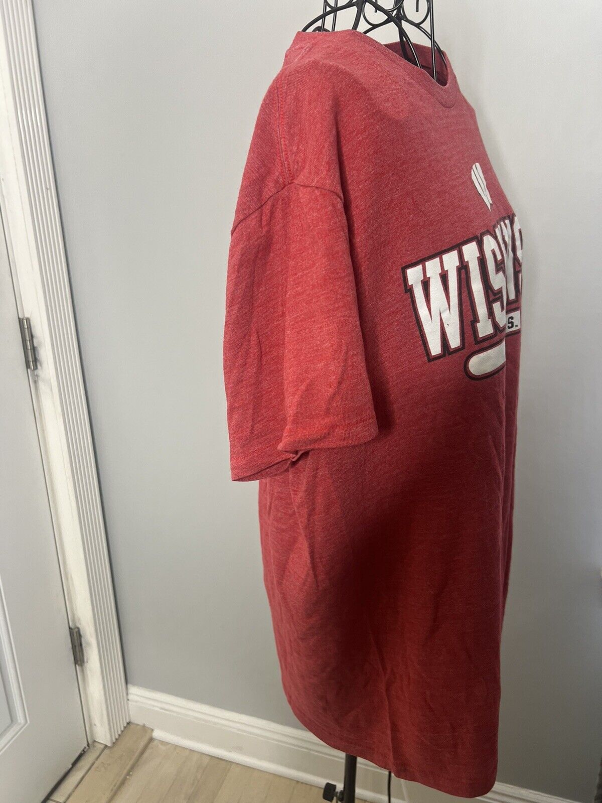 Wisconsin Badgers T Shirt Mens Size L Red NCAA