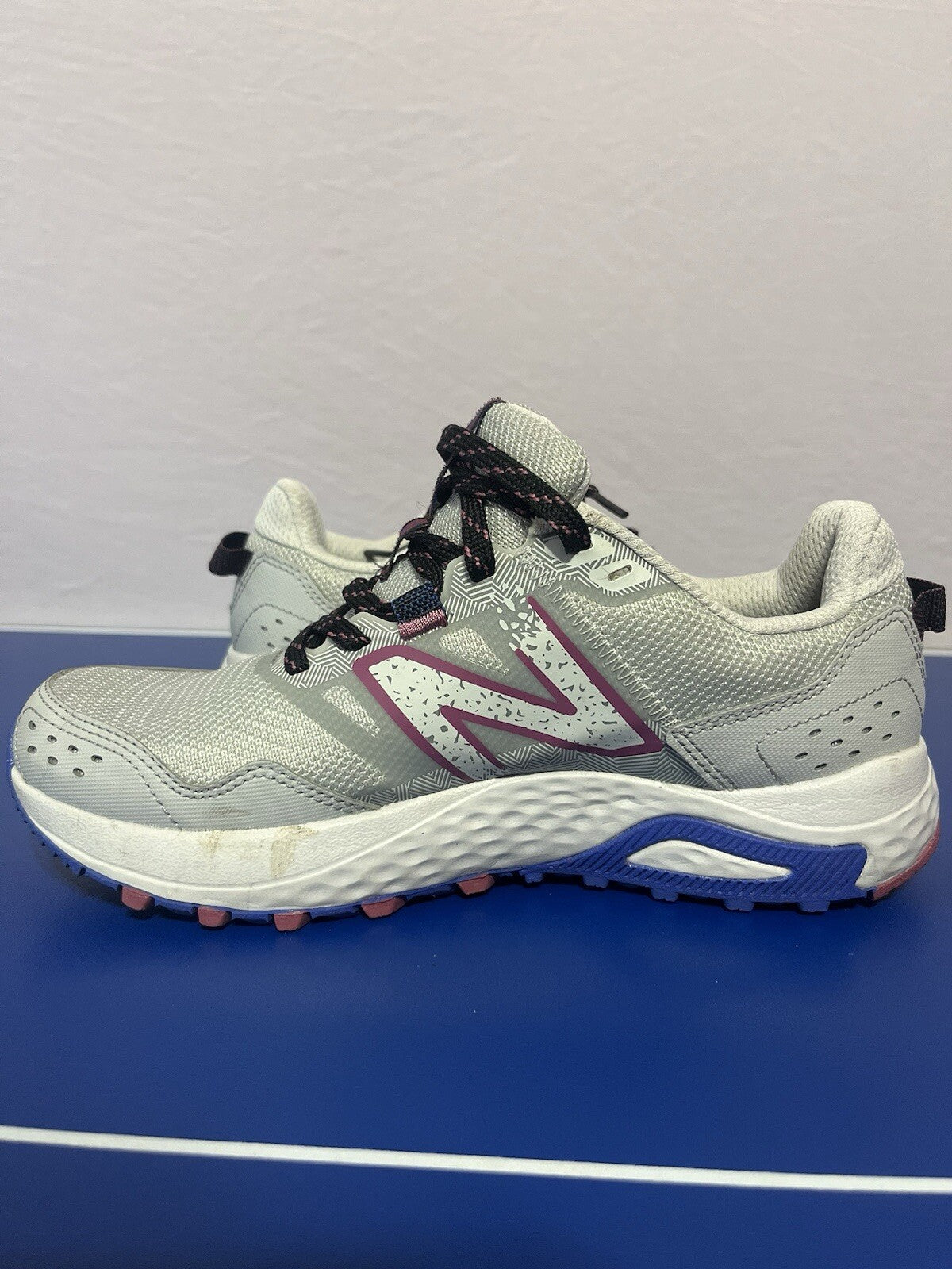Women's New Balance Trail Running Shoe WT410LR8 Grey Blue Mesh Synthetic Sz. 7.5