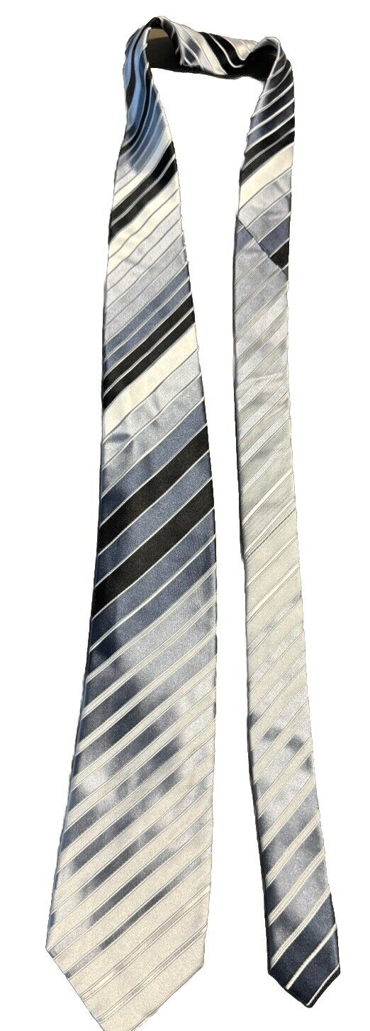 Van Hussen tie. Stain Resistant.