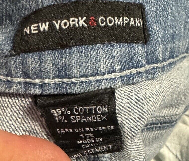 New York & Company Cuffed Skimmer Women's size 12 Wash Blue Denim Jeans