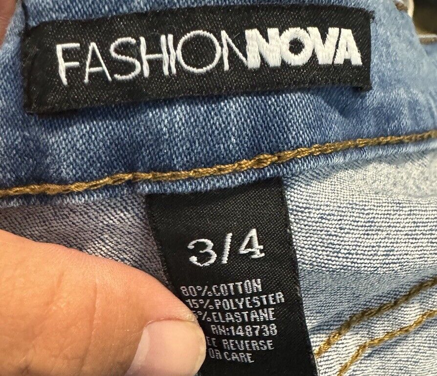 Fashion Nova Women's Size 3/4 Blue Skinny Leg Distressed Dark Wash Stretch Jeans