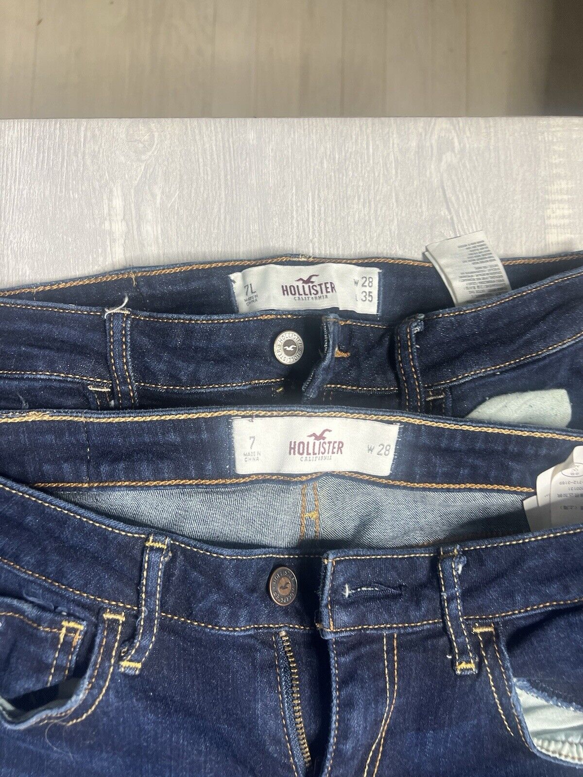 (2) Hollister Women’s Stretch Size 7 W28  Medium Wash Denim