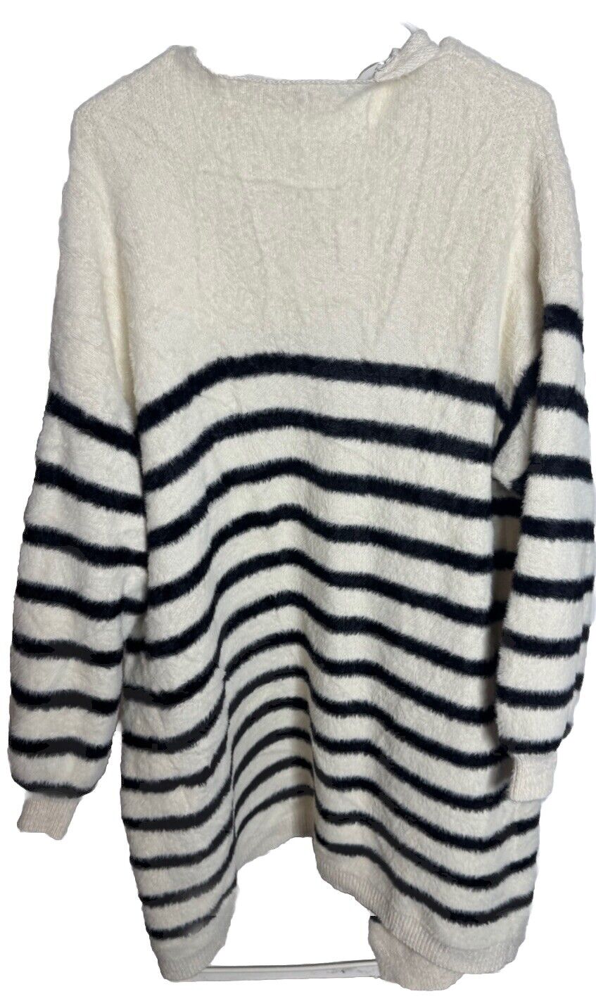 HYFVE Cable Knit Crochet Cardigan Knit Sweater  Women's Size Medium