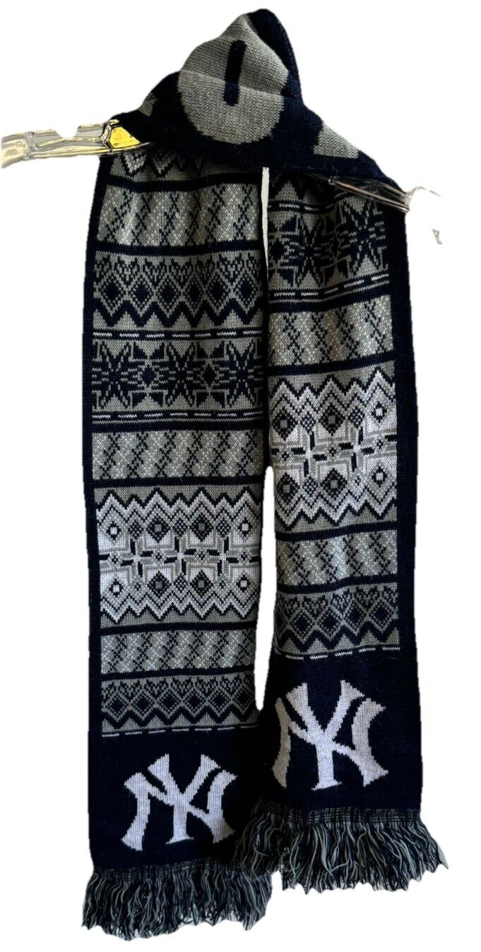 Forever Collectibles New York Yankees Genuine Merchandise Knit Logo Scarf