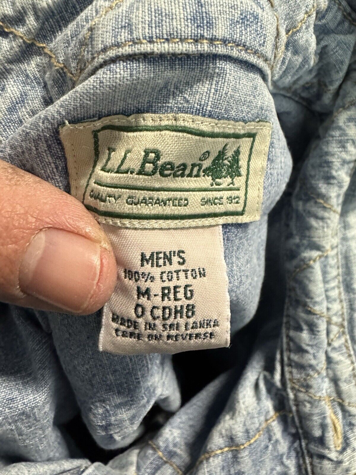 LL Bean Shirt Men medium Blue Chambray Long Sleeve Button Down Traditional Fit