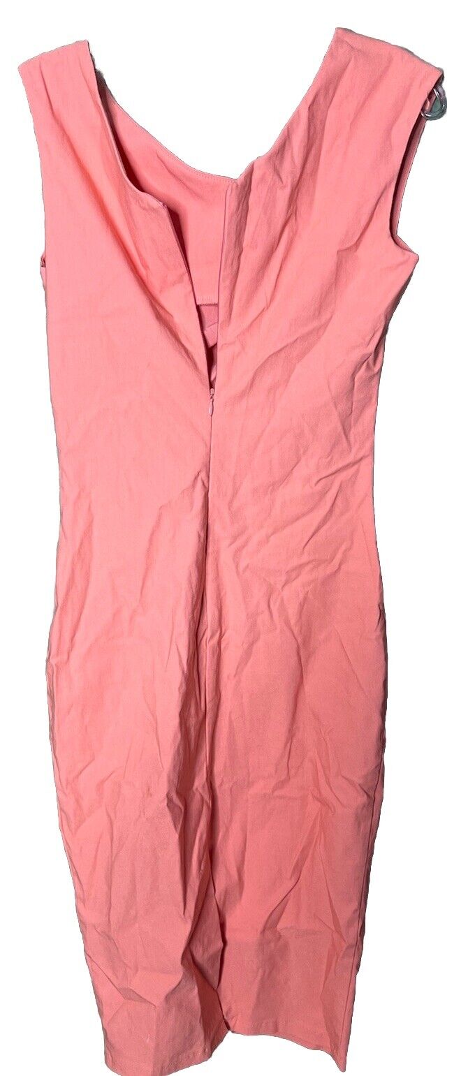 Muxxn Sz Medium Form Fitting Dress