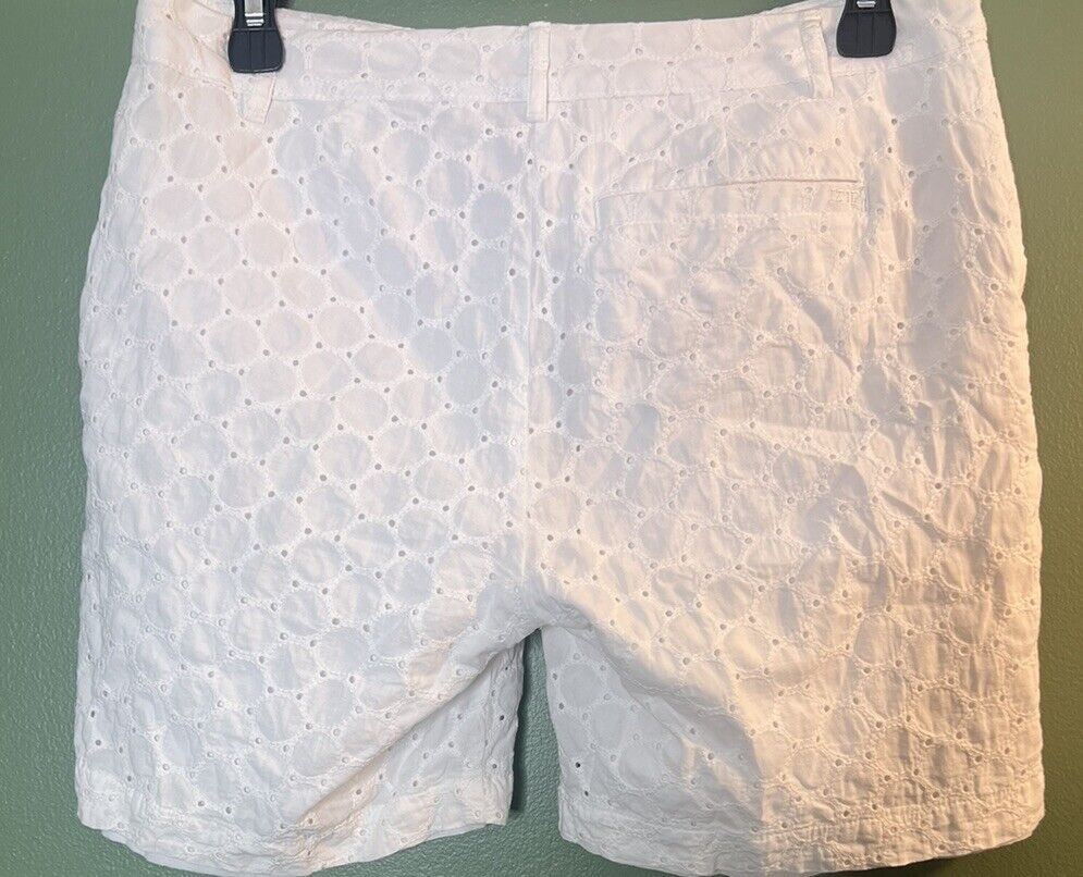 Women's IZOD Shorts  Size 2 Waist