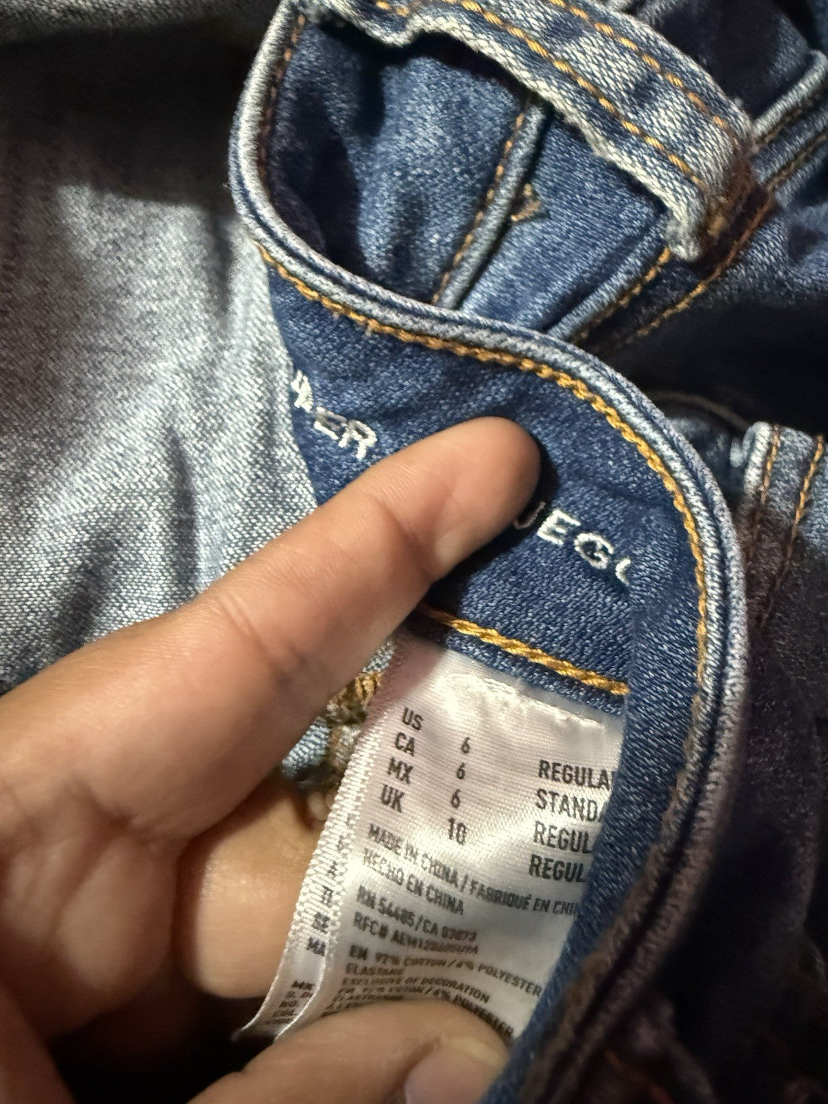 American Eagle Outfitters Women Ripped Jean’s Size 6, Great Looking, Nice Look,