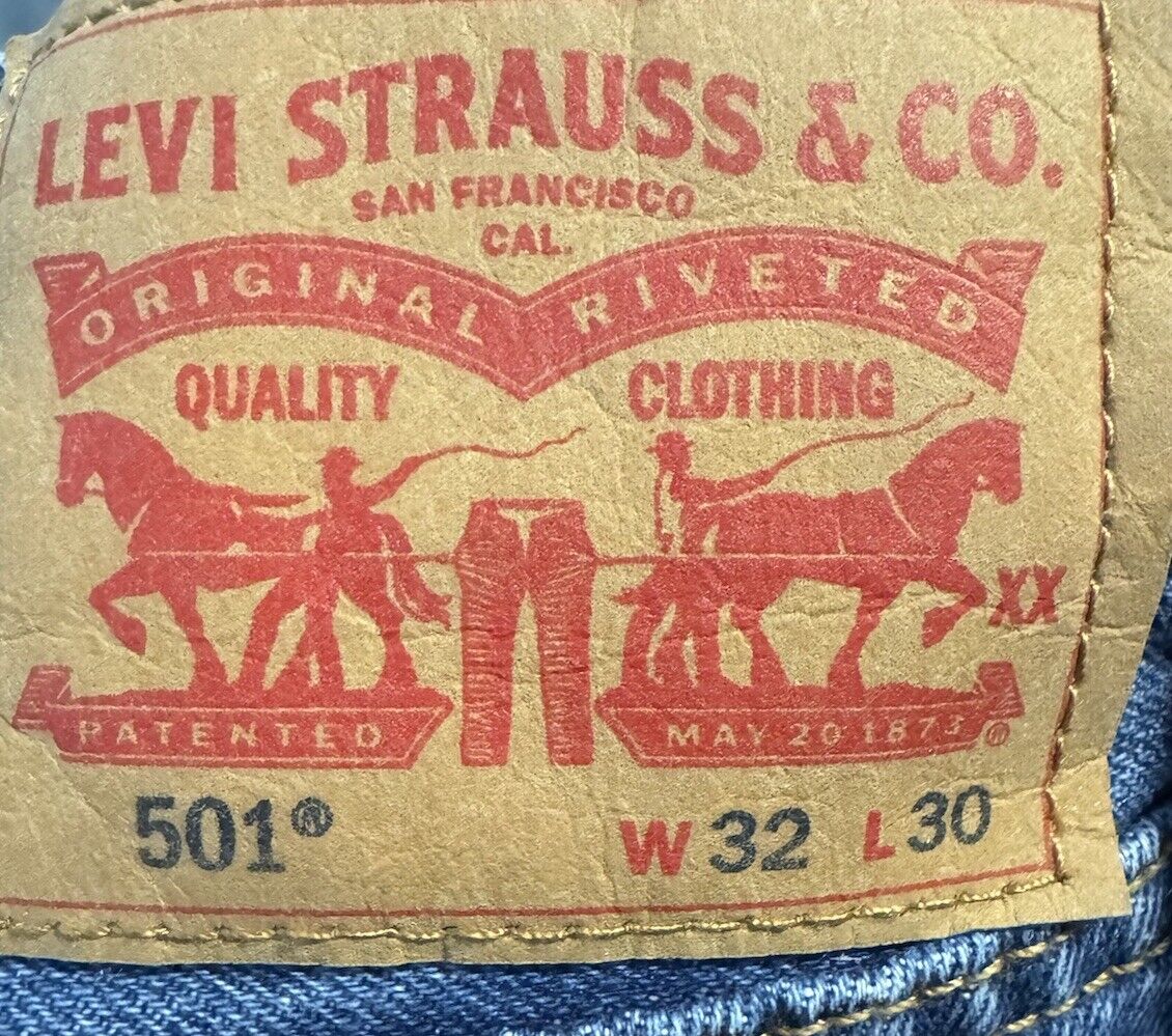 Levis 501 Jeans Mens 32 x 30 Blue Light Wash Straight Leg
