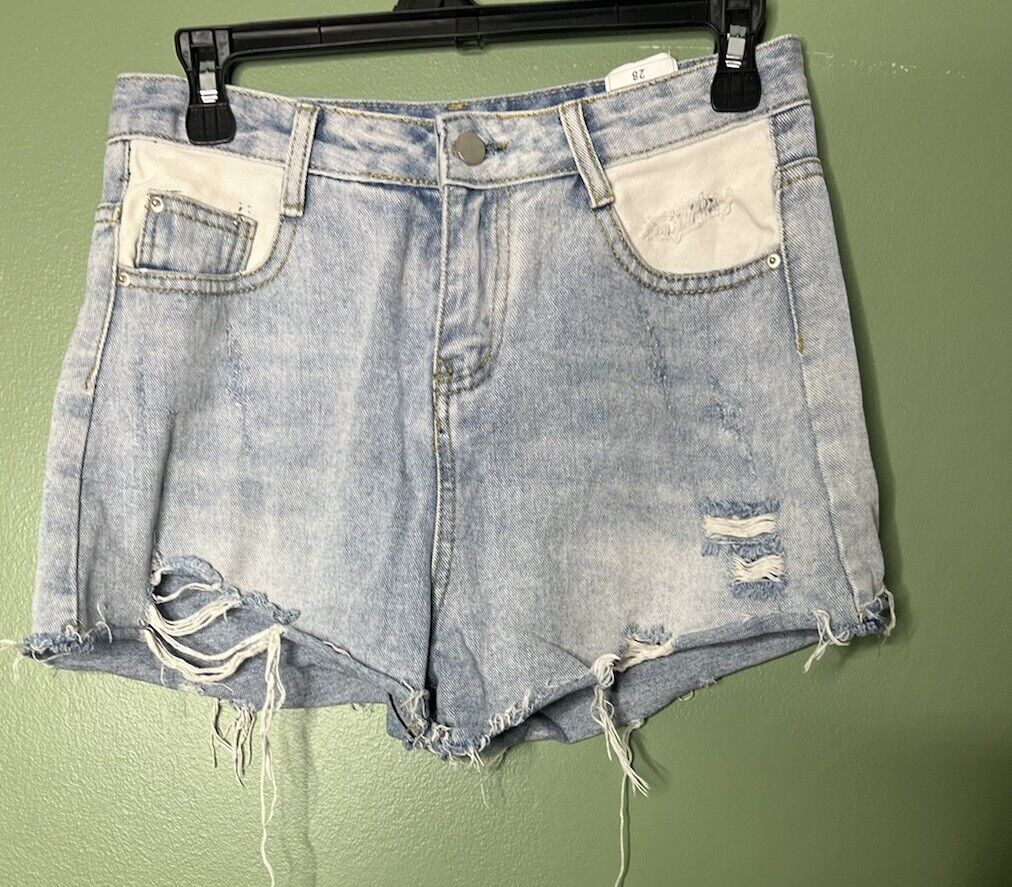 Fashion Jean Women's Sz. 28 Light wash denim Jean Shorts