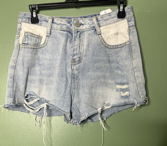 Fashion Jean Women's Sz. 28 Light wash denim Jean Shorts