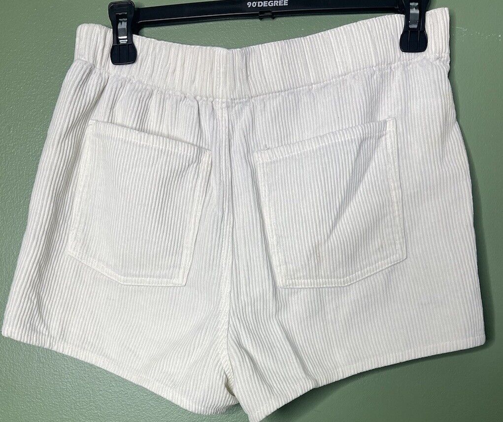 Forever 21 Women’s White Shorts Size Small
