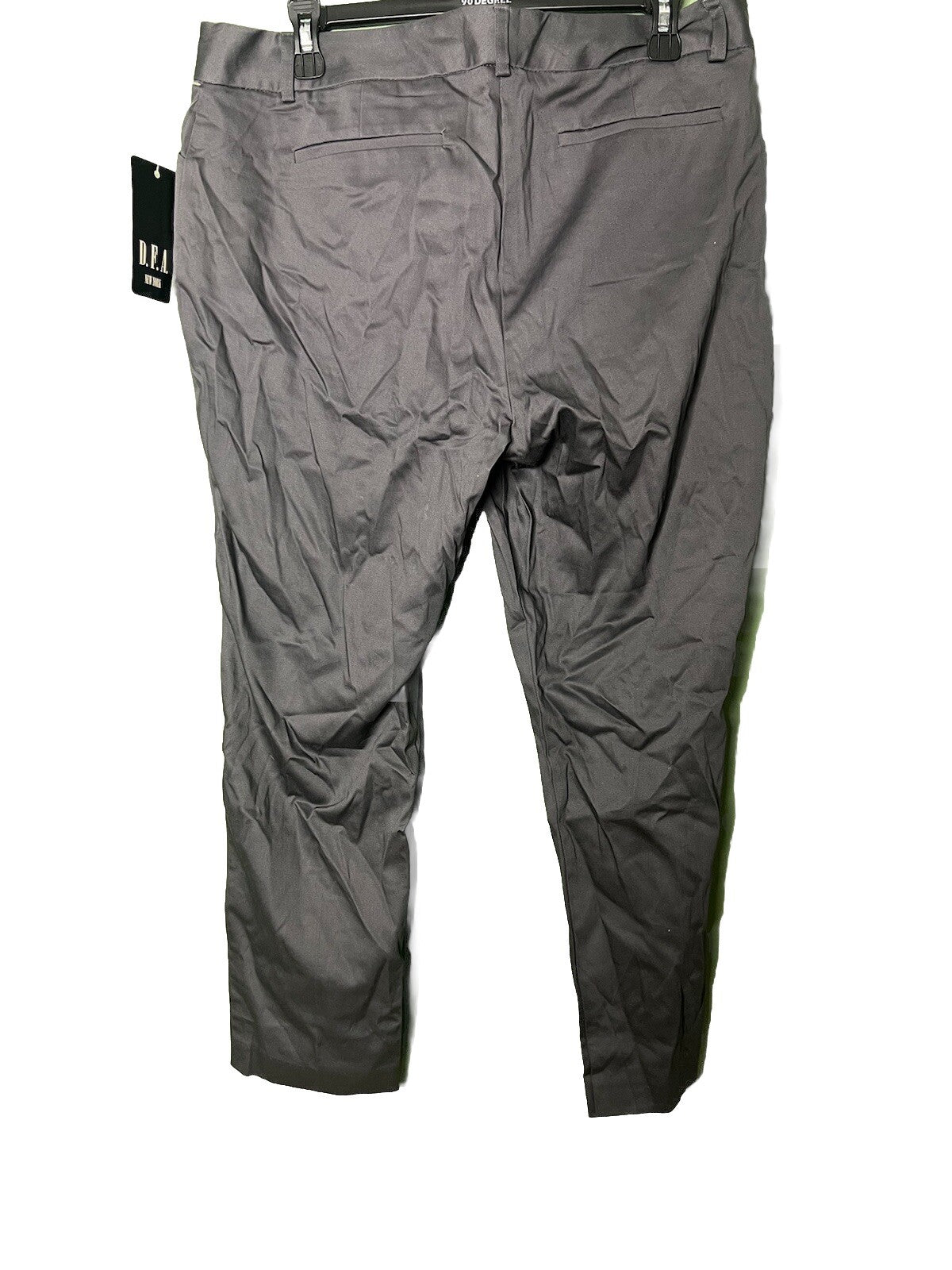 NWT D.F.A. NEW YORK WOMEN'S CAPRIS 16