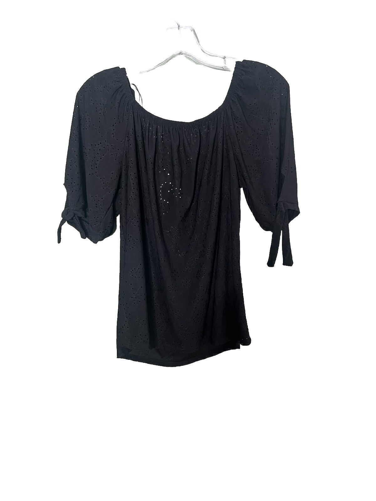 W5 Women Size Medium Eyelet Knit Top Pullover Short Flutter Sleeve Casual