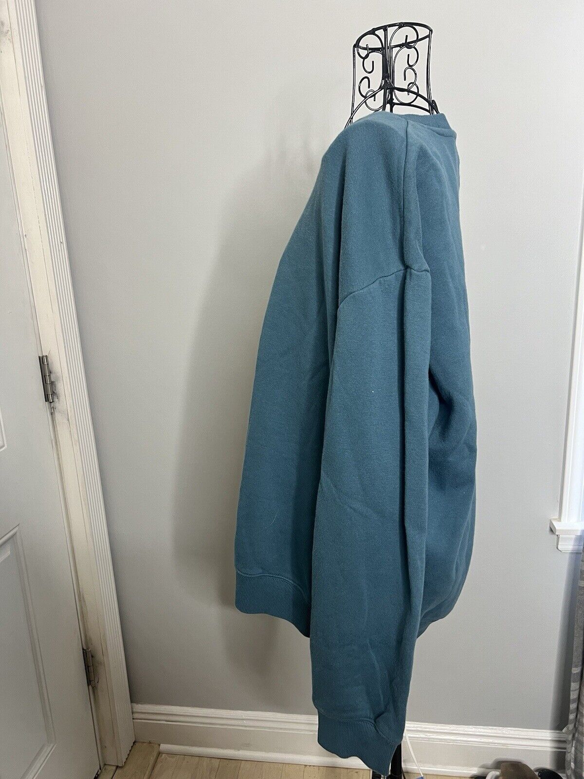 H&M Women Size large Long Sleeve Pullover Sweater Blue