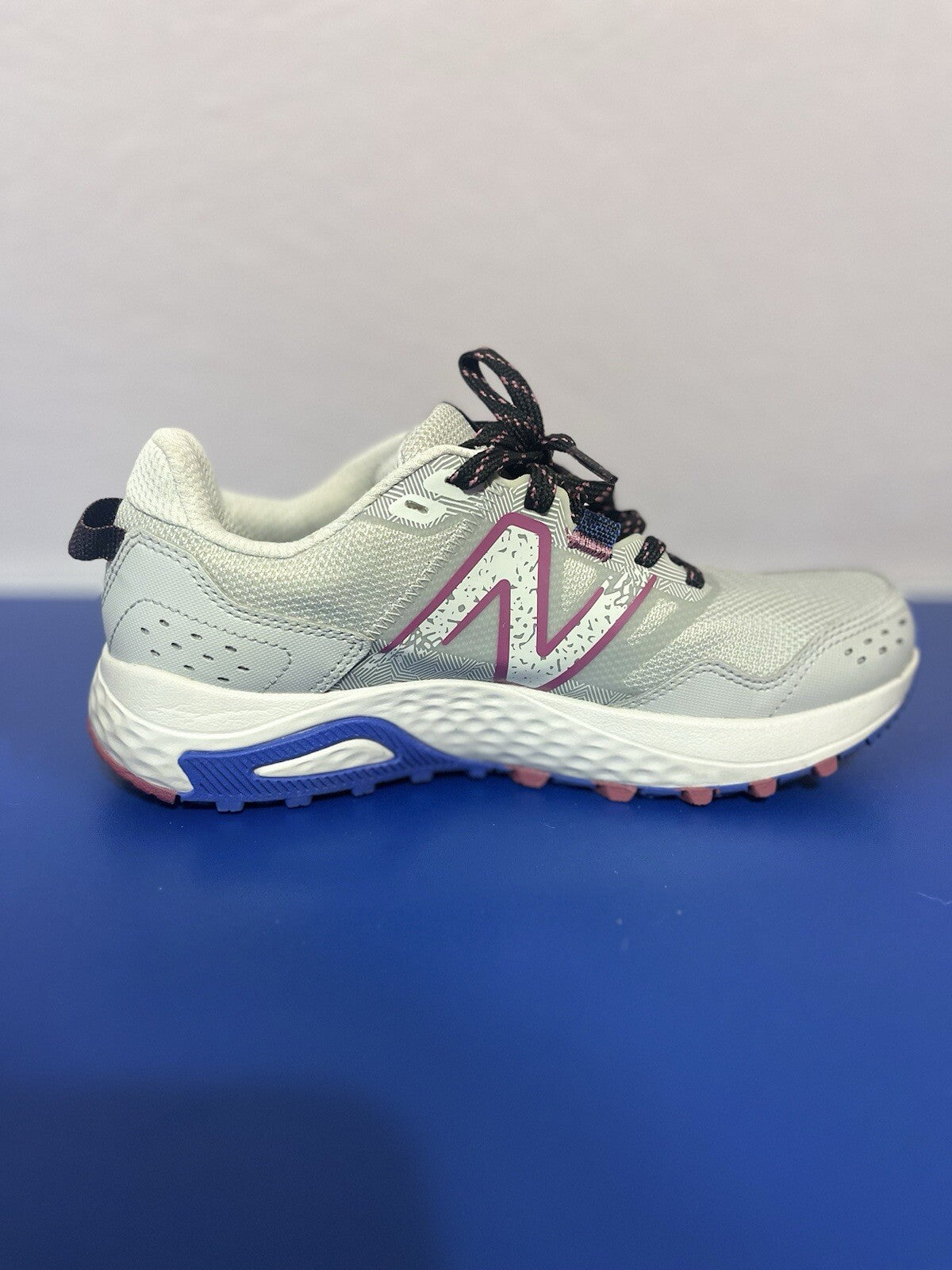 Women's New Balance Trail Running Shoe WT410LR8 Grey Blue Mesh Synthetic Sz. 7.5
