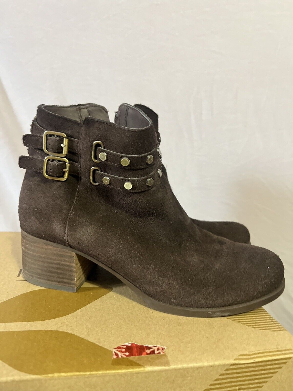 koolaburra by ugg, Women’s Size 7, Suede Brown Heeled Boots, Rare Find,